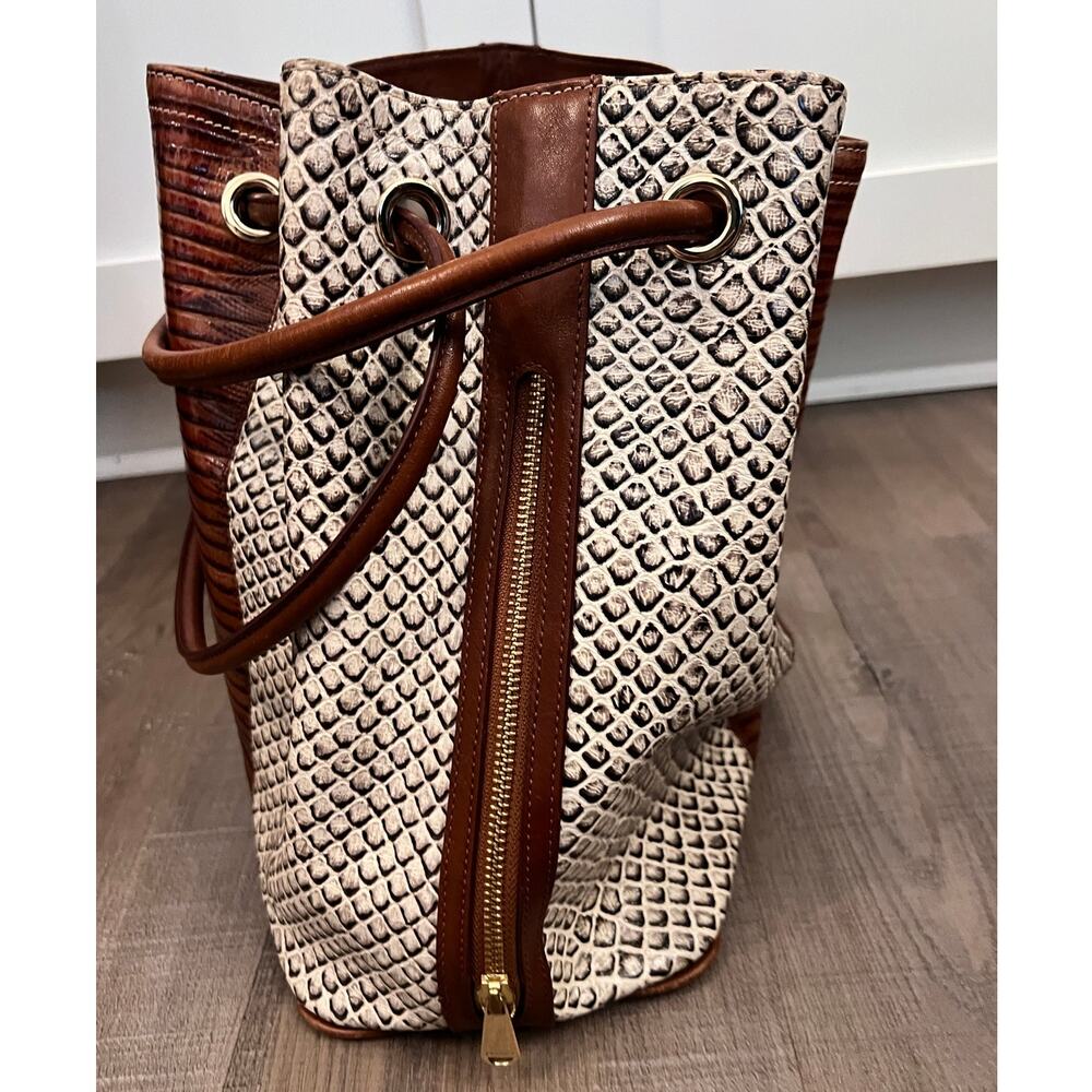Brahmin Amy Leather Shoulder Drawstring Bucket Bag Purse - Picture 4 of 7